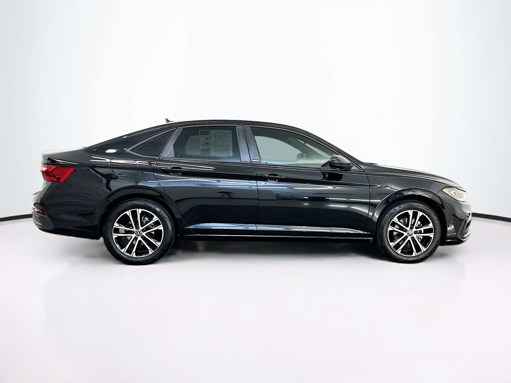 Used 2025 Volkswagen Jetta Sport image 10