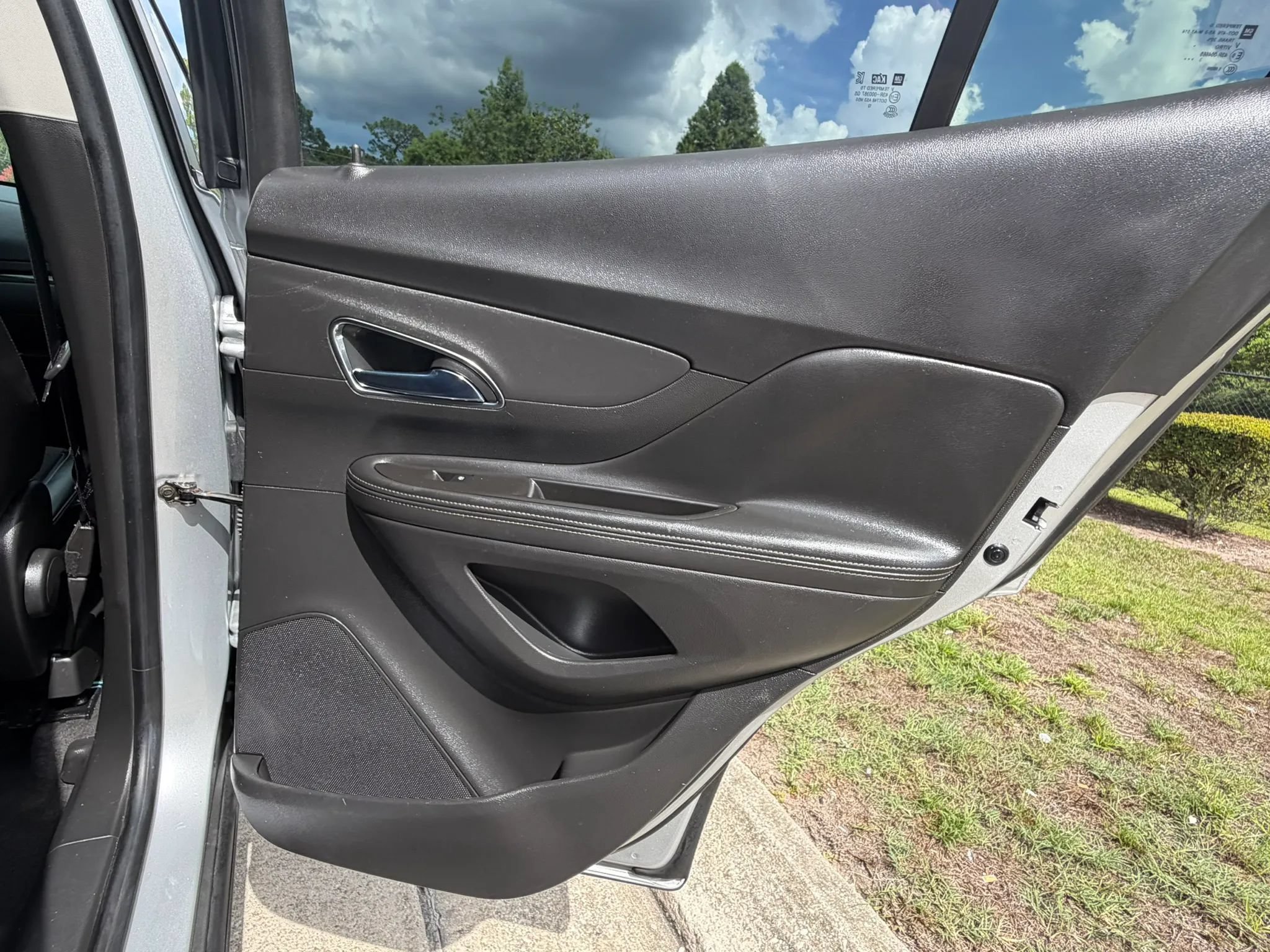 Used 2014 Buick Encore FWD image 29