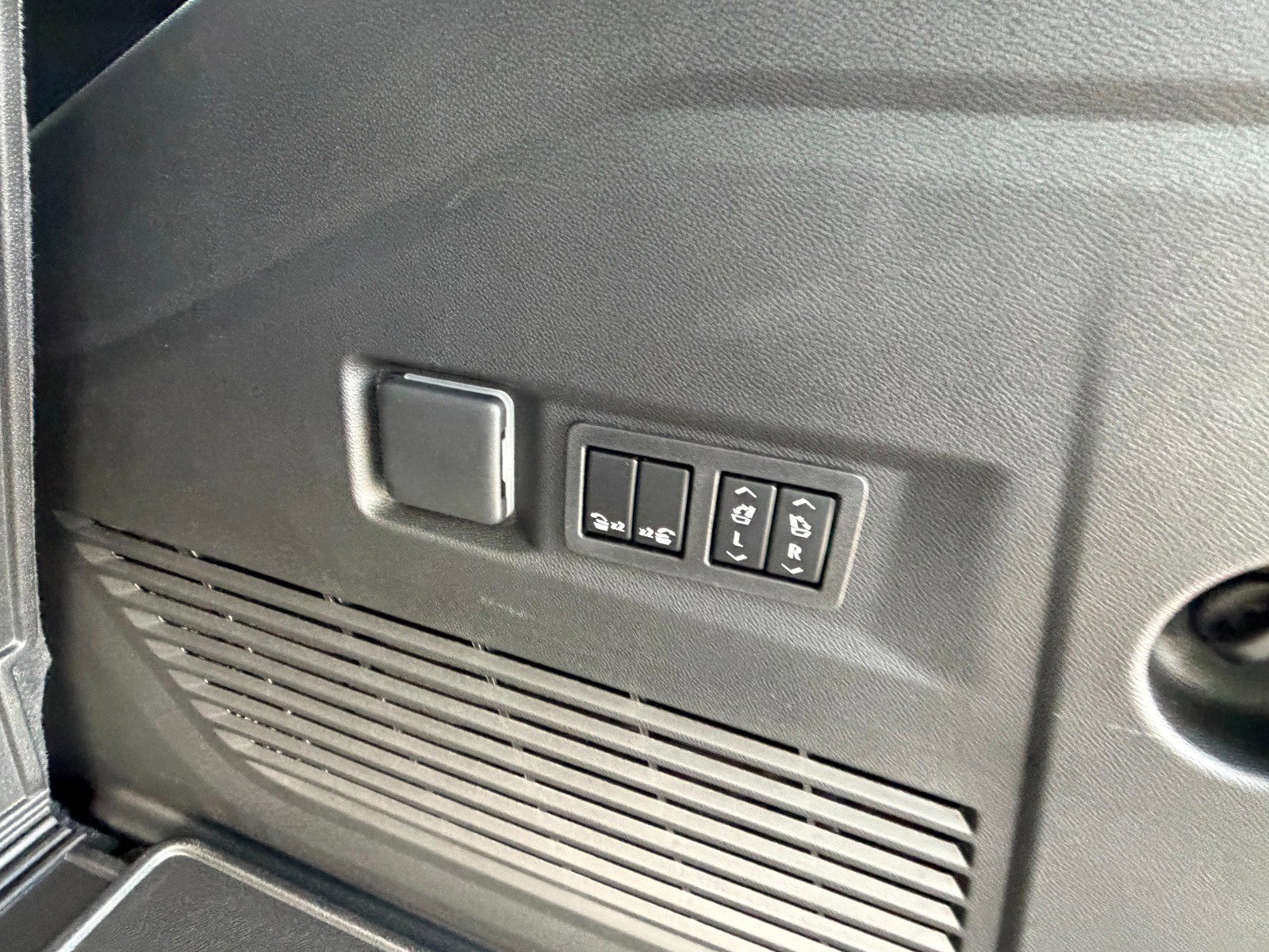 New 2026 GMC Yukon Elevation w/ Elevation Premium Package image 27
