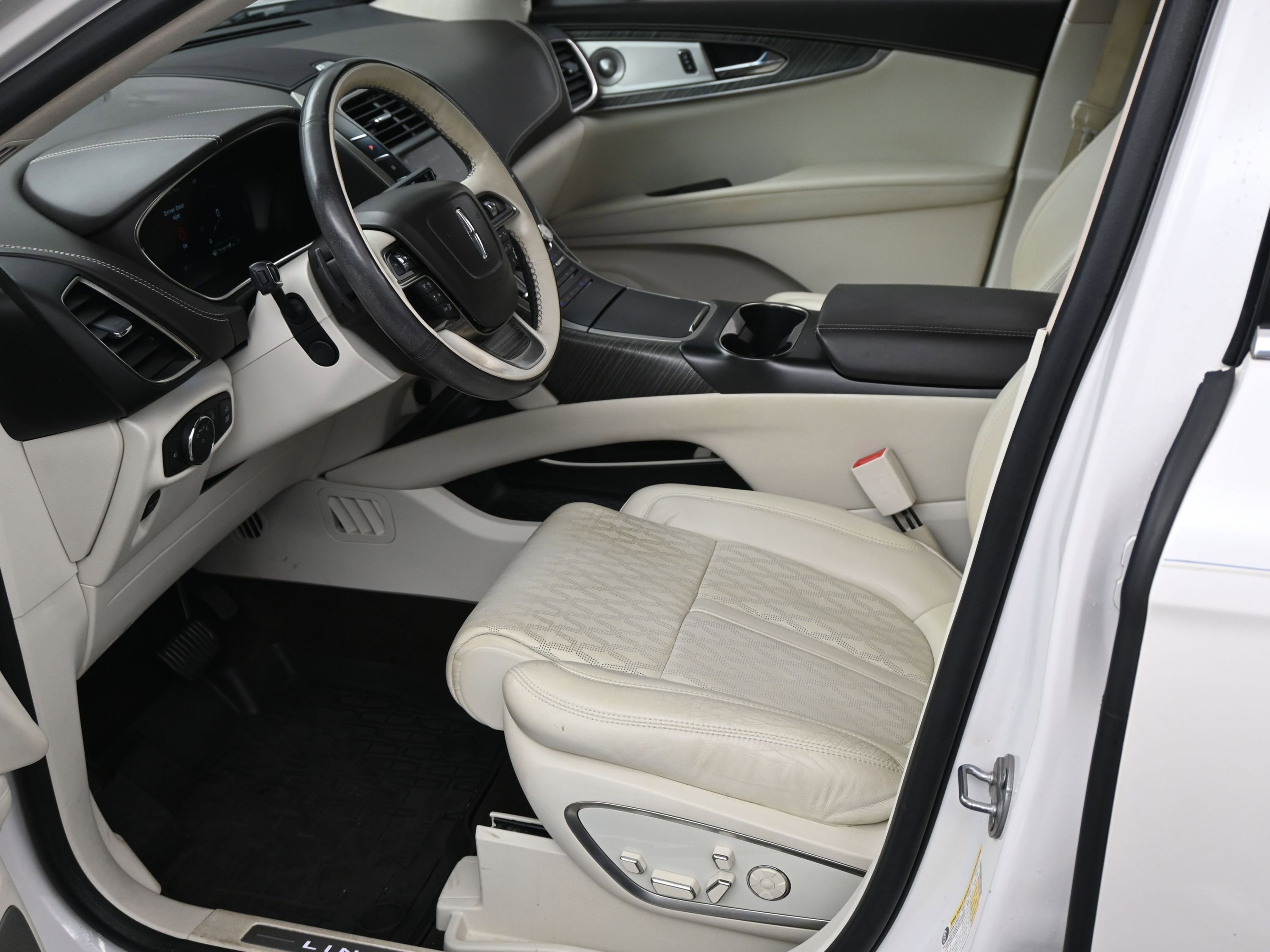 Used 2019 Lincoln Nautilus Black Label image 5