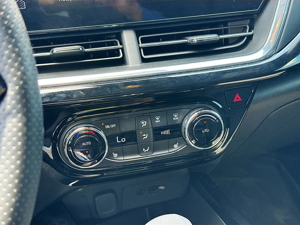 Used 2025 Chevrolet Trax RS w/ Driver Confidence Package image 17