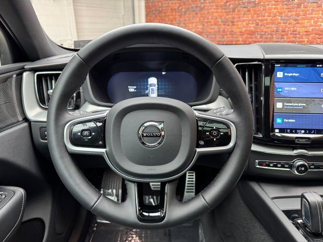 Used 2022 Volvo XC60 B6 R-Design image 14