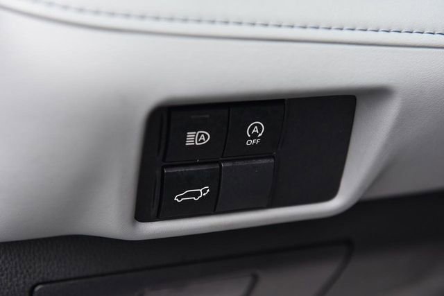 Used 2023 Toyota Highlander XLE image 11