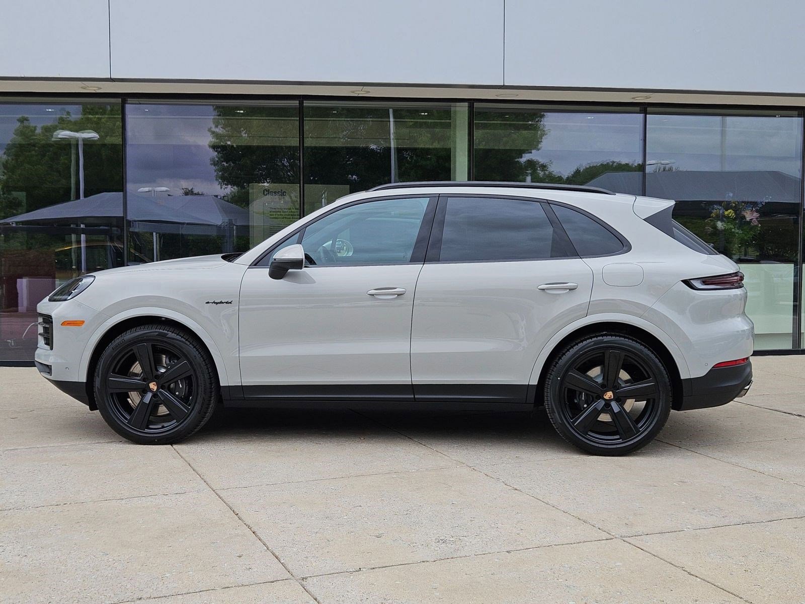 New 2026 Porsche Cayenne E-Hybrid AWD/4WD image 2