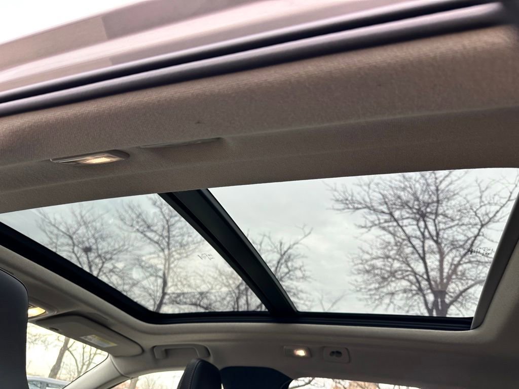 Used 2025 Volvo XC40 B5 Plus image 12