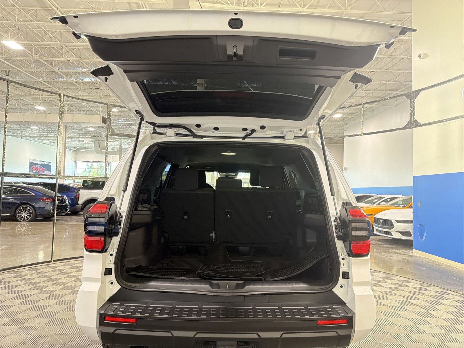 Used 2025 Toyota 4Runner SR5 AWD/4WD image 28