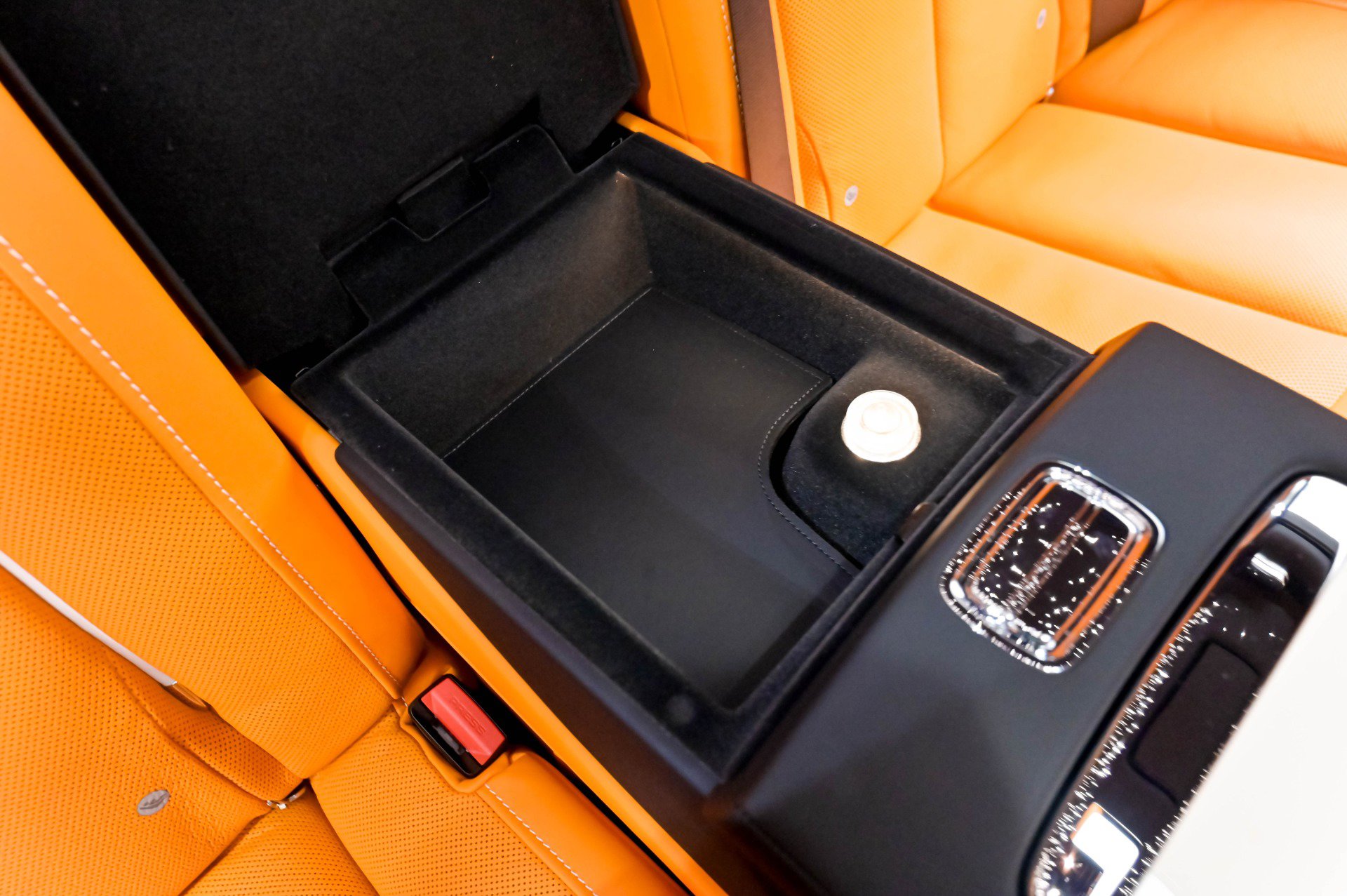 Used 2022 Rolls-Royce Phantom Sedan w/ The Phantom Package RWD image 36