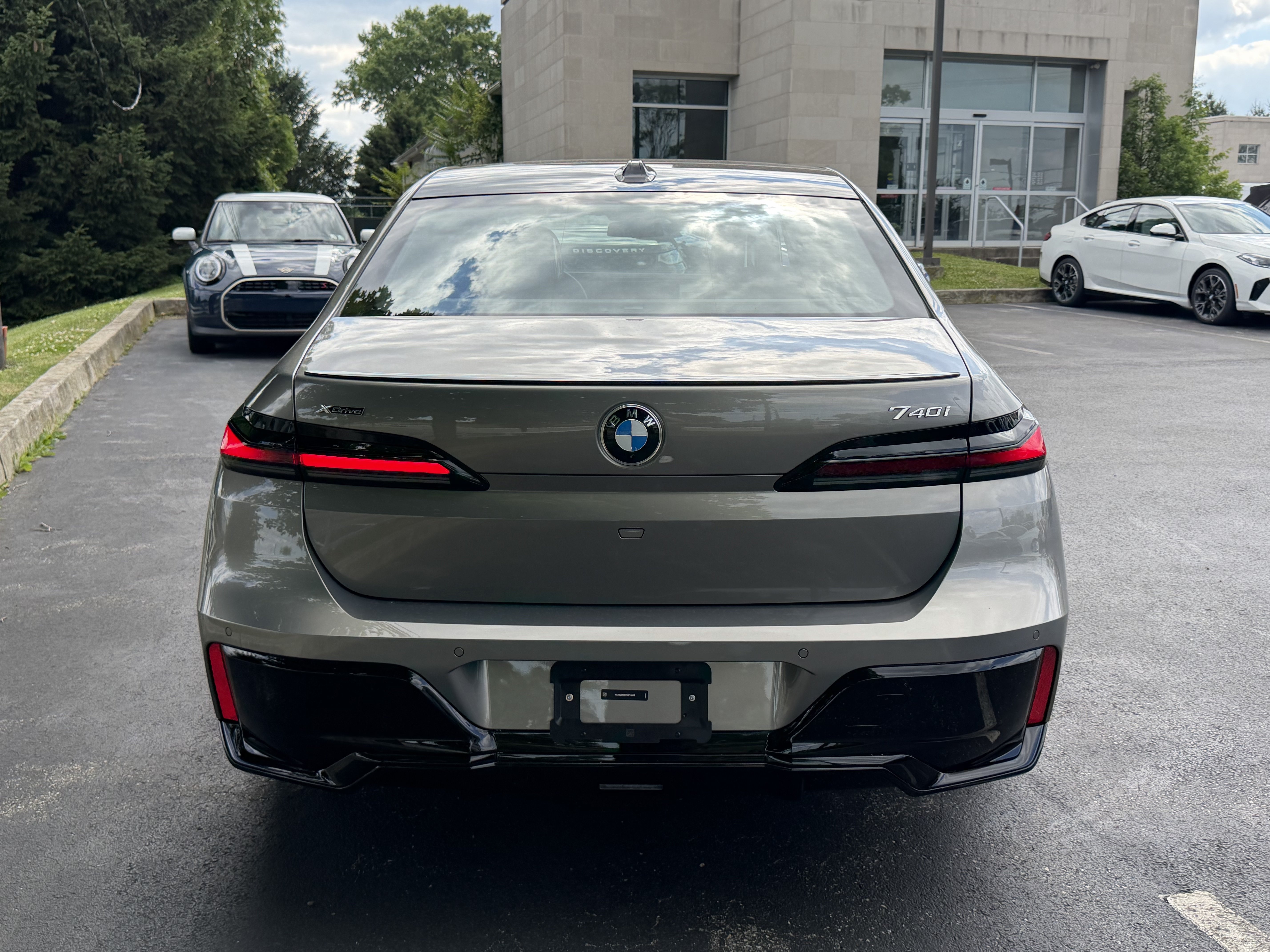 New 2026 BMW 740i xDrive w/ Premium Package AWD/4WD image 5