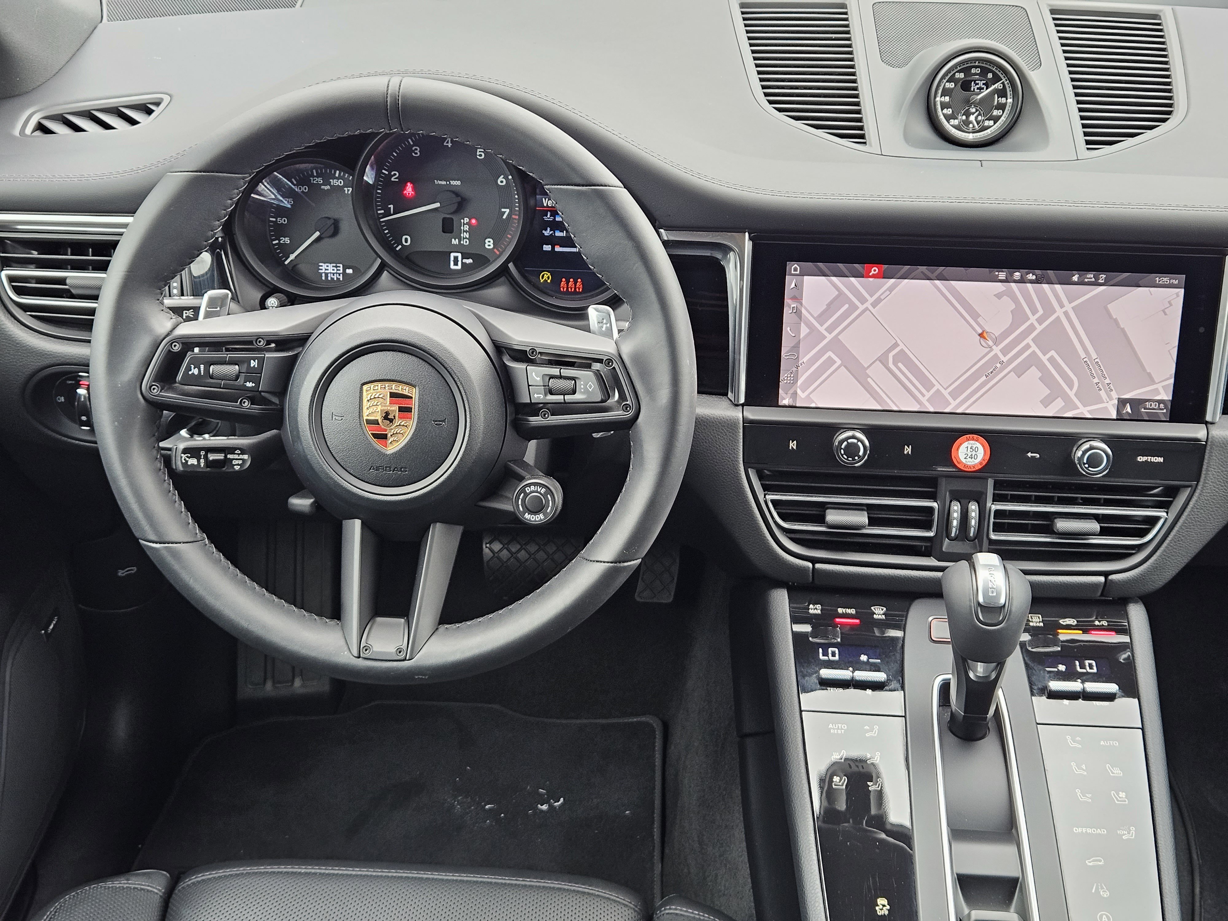 Certified 2026 Porsche Macan image 25
