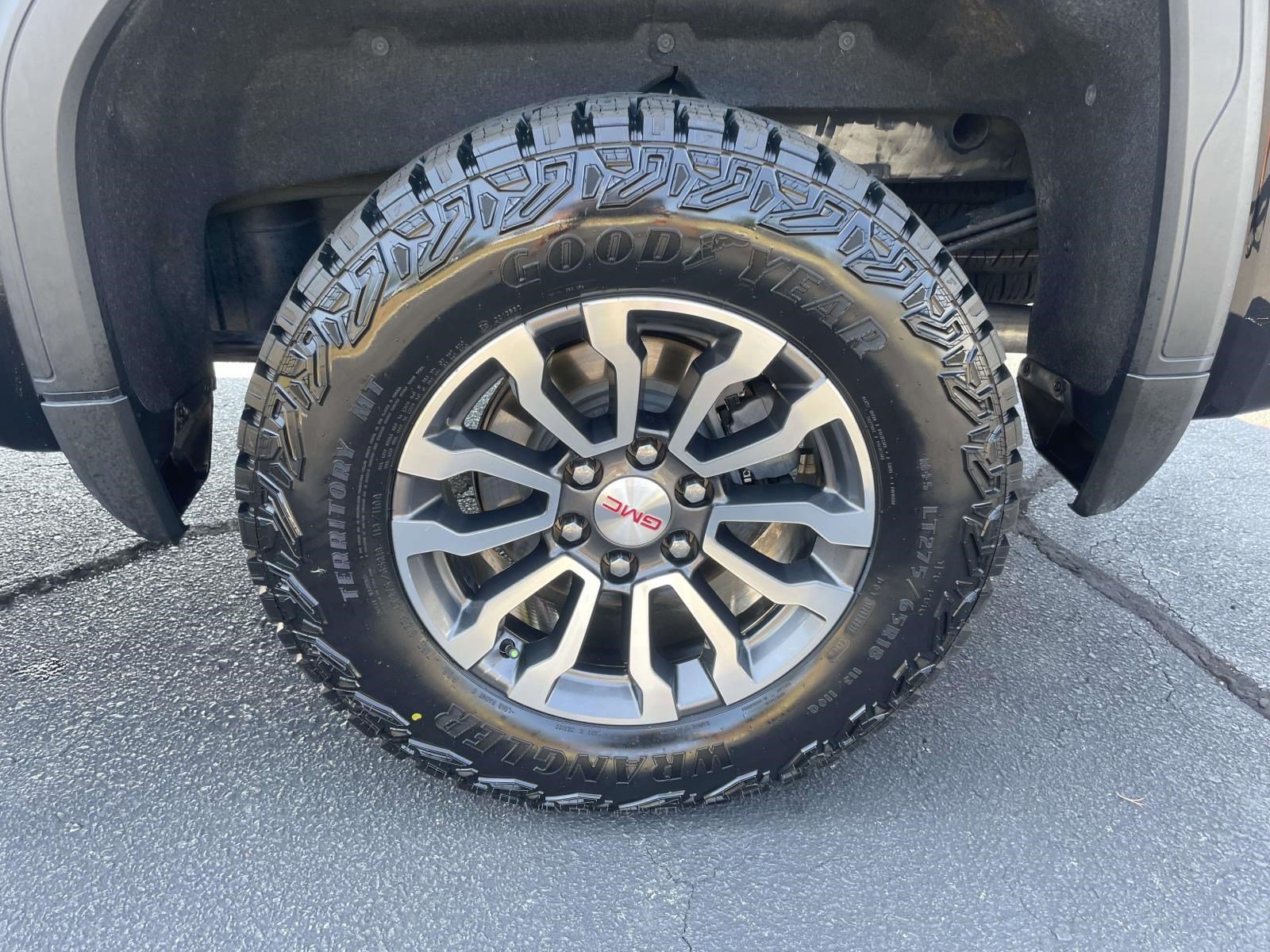 Used 2021 GMC Sierra 1500 AT4 w/ AT4 Value Package AWD/4WD image 7