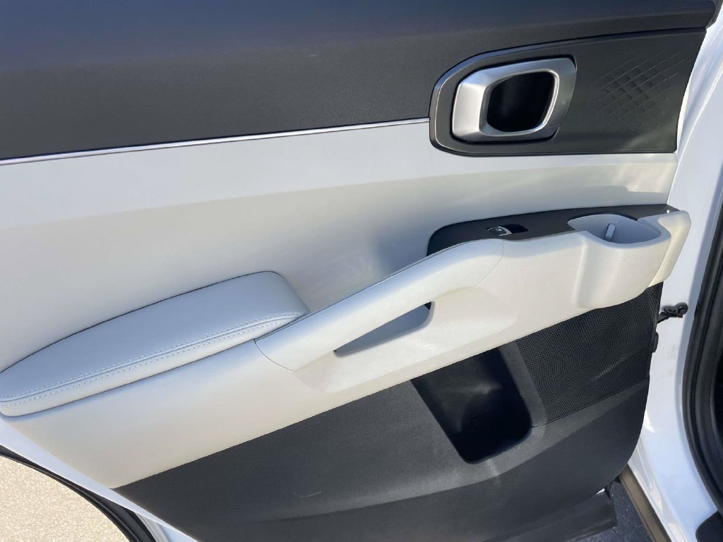 Used 2025 Kia Sorento S w/ Panoramic Sunroof Package FWD image 13