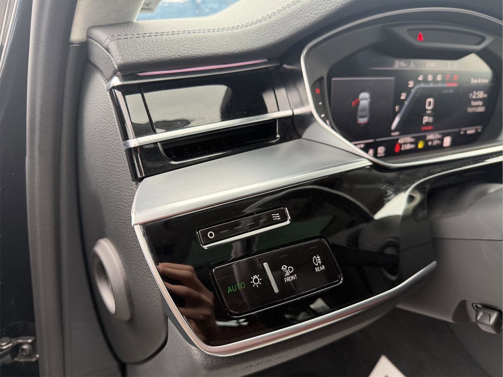 Used 2020 Audi S8 L w/ S8 Executive Package image 26