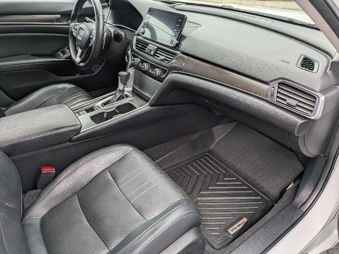 Used 2018 Honda Accord Touring image 12