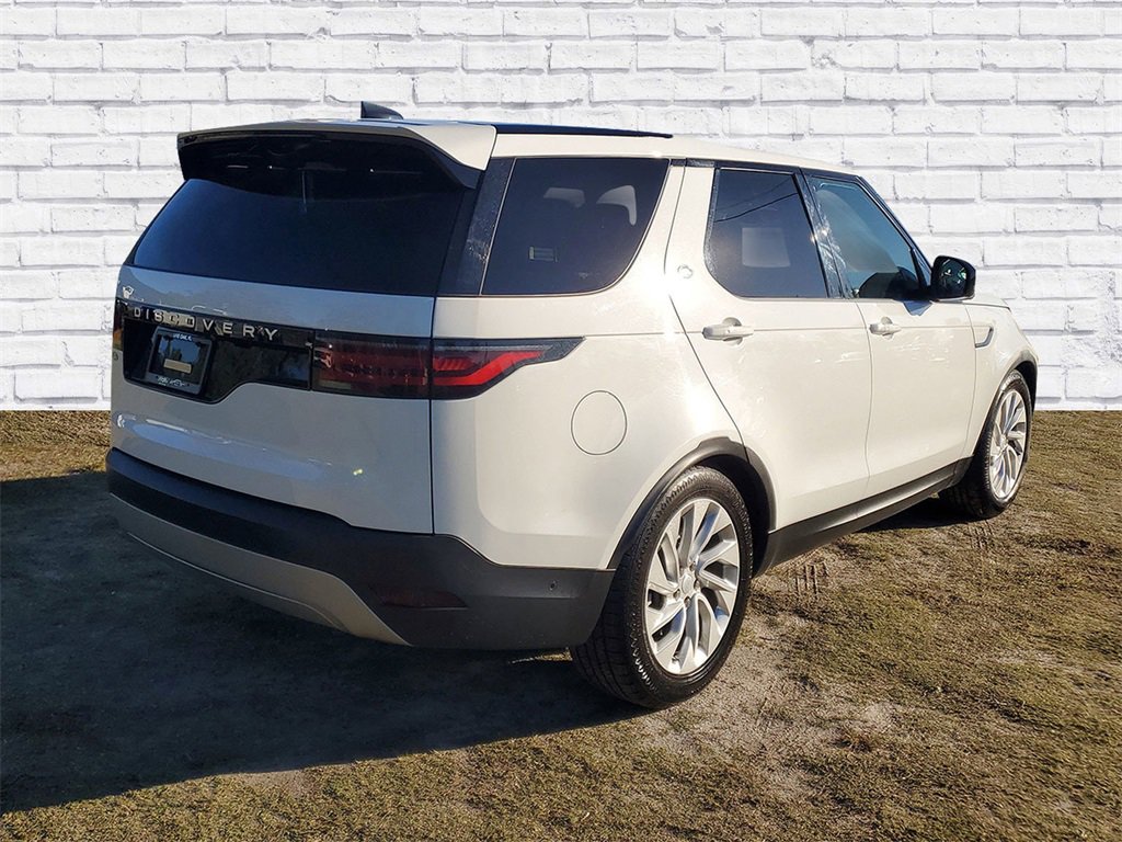Used 2024 Land Rover Discovery S image 2
