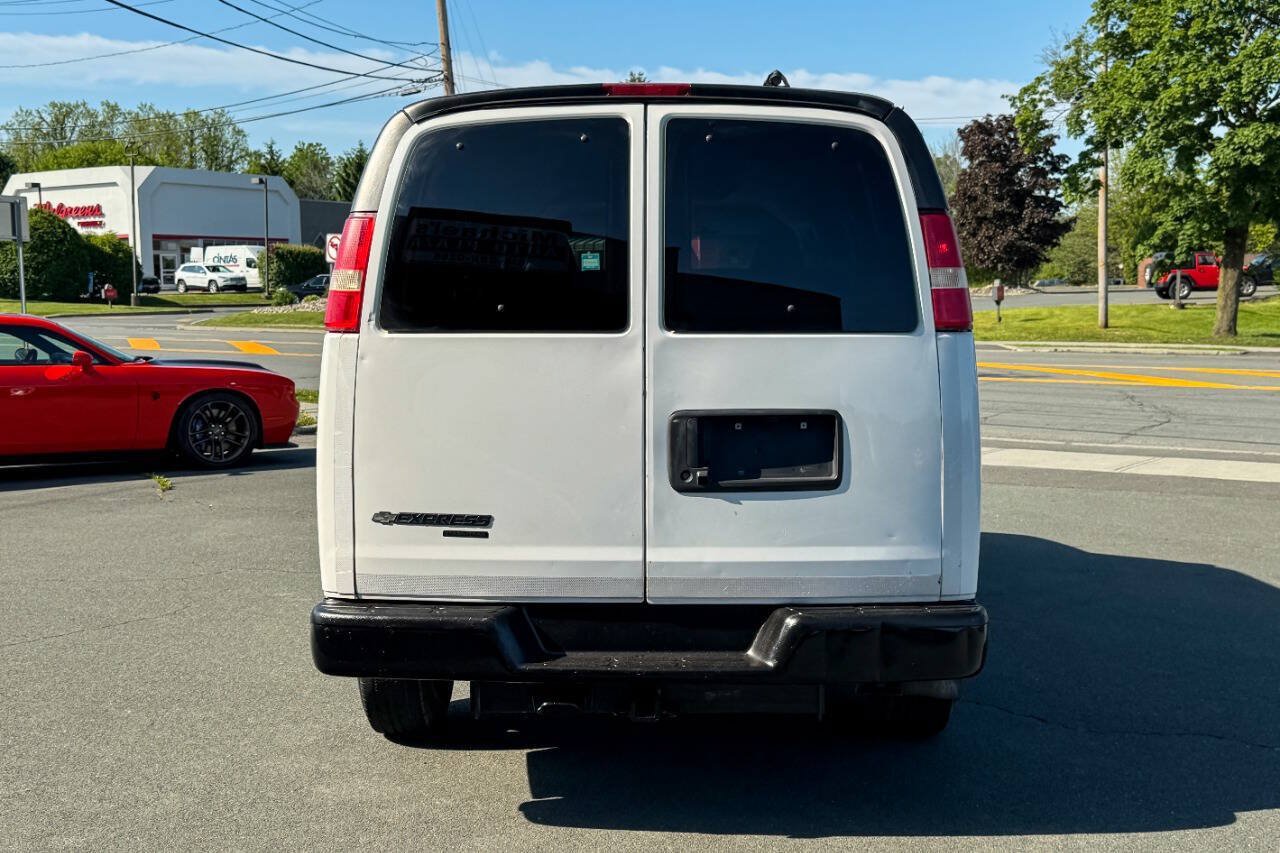 Used 2018 Chevrolet Express 2500 LS w/ Driver Convenience Package RWD image 5
