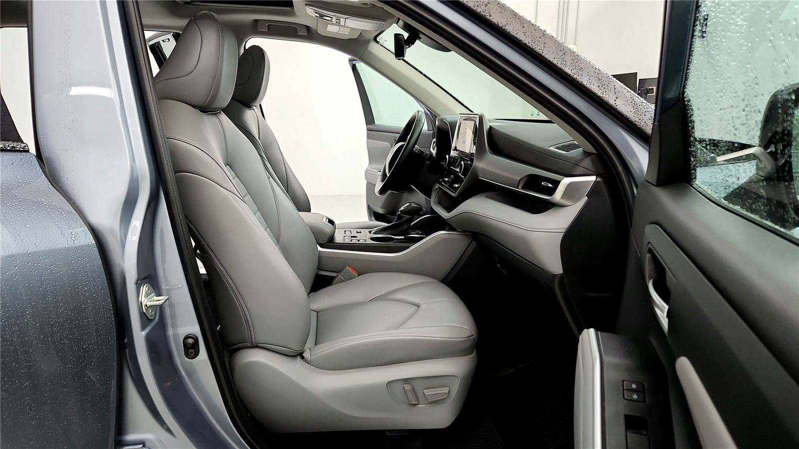 Certified 2023 Toyota Highlander XLE image 10