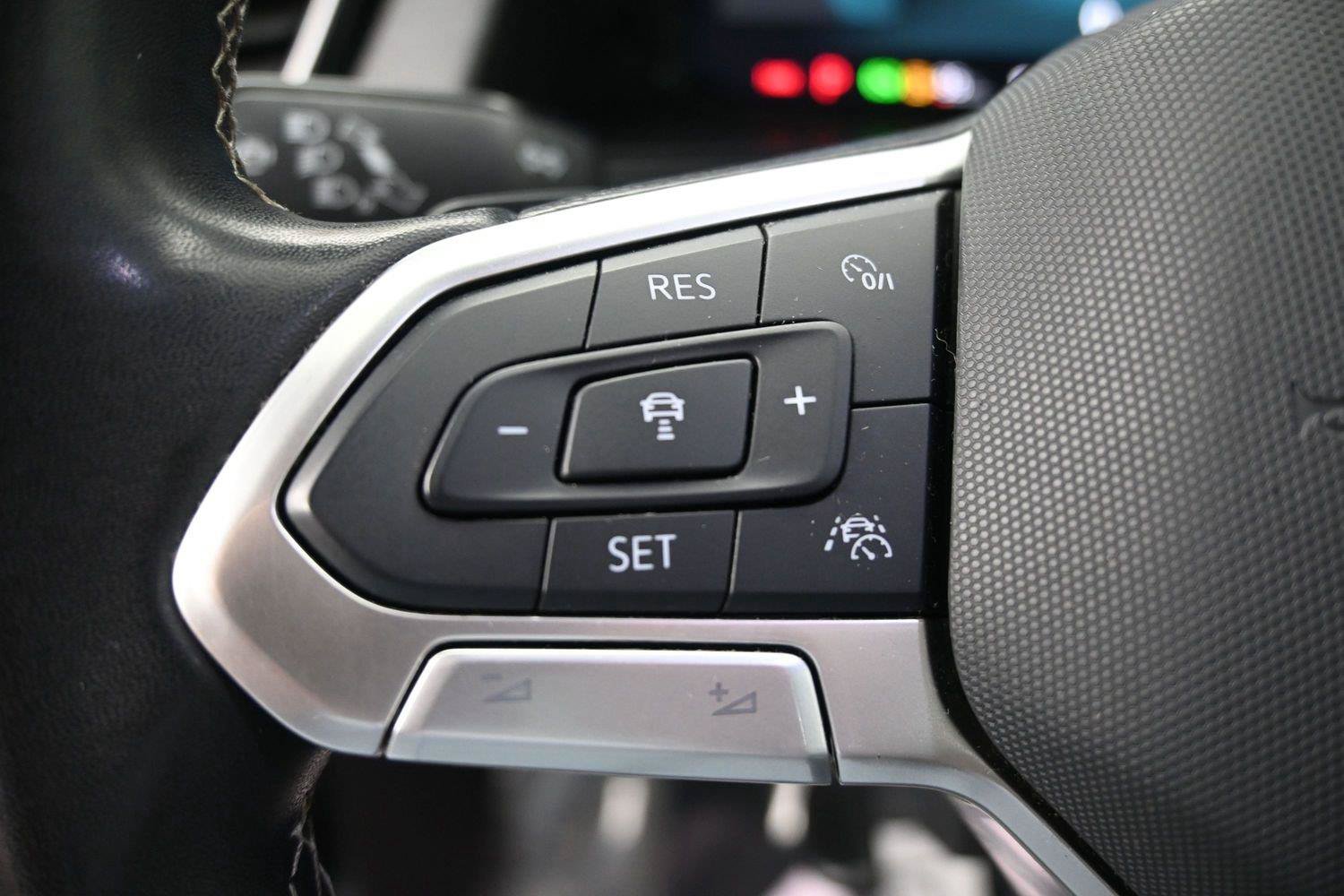 Certified 2024 Volkswagen Atlas Cross Sport SE w/ Panoramic Sunroof Package AWD/4WD image 7