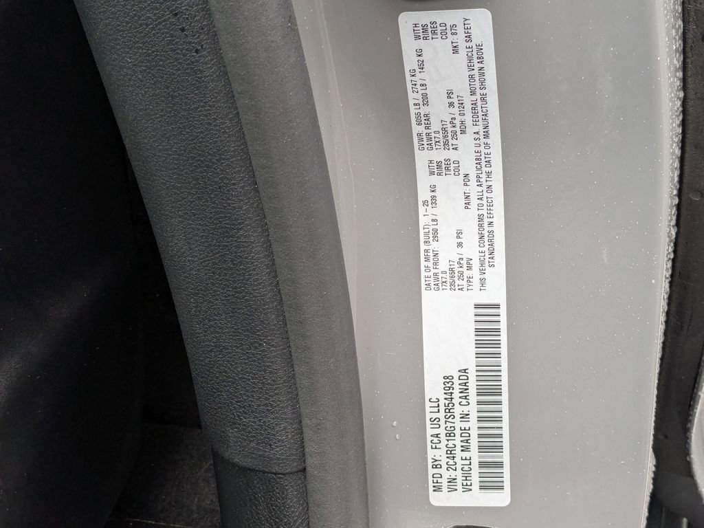 Used 2025 Chrysler Pacifica Select image 36