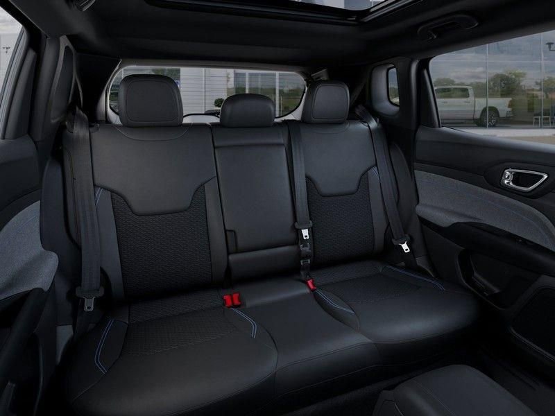 New 2025 Jeep Compass Latitude w/ Sun & Sound Group image 15