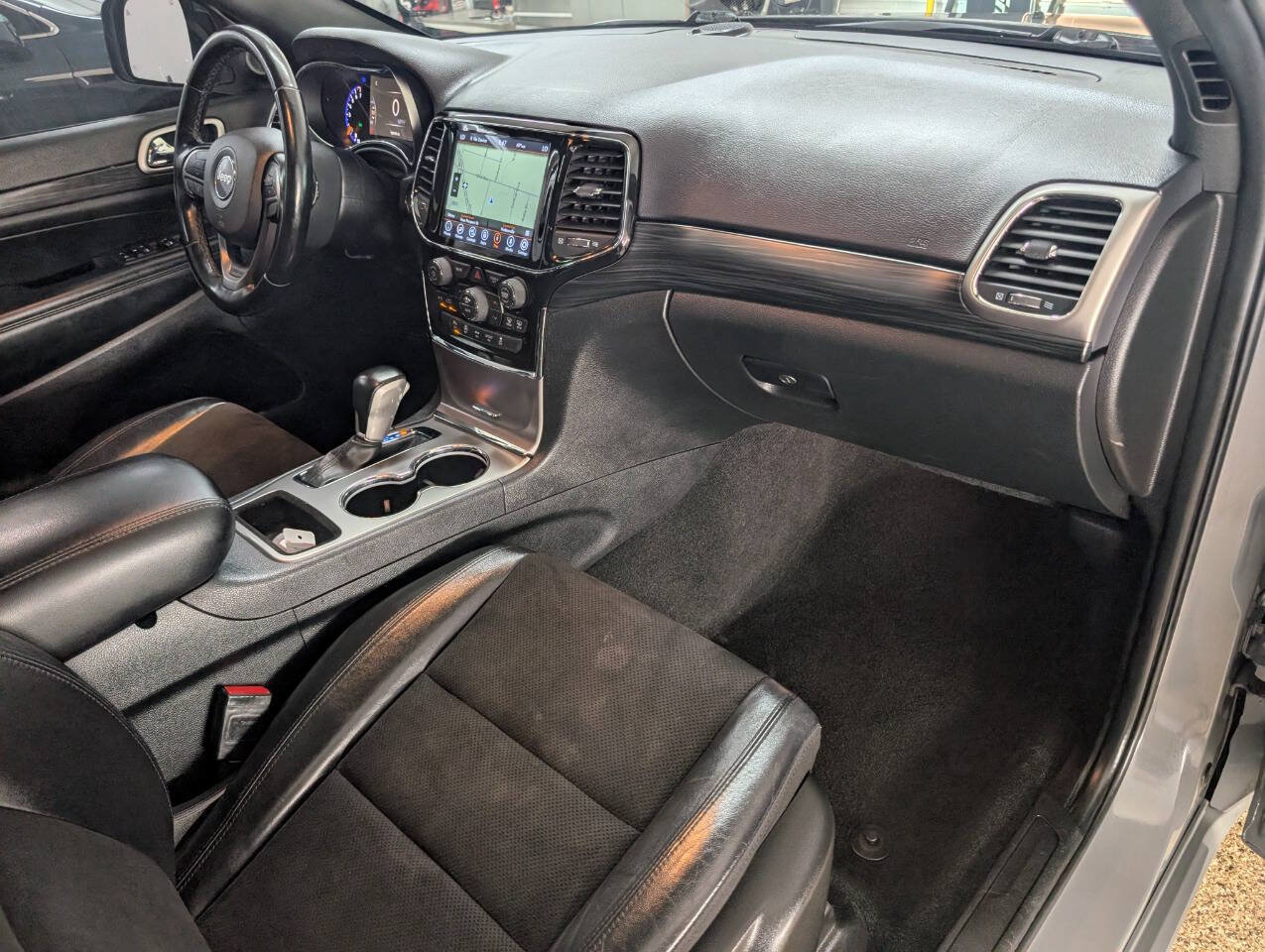 Used 2022 Jeep Grand Cherokee Altitude AWD/4WD image 29