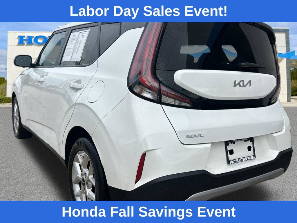 Used 2024 Kia Soul LX w/ Option Group 015 FWD image 7