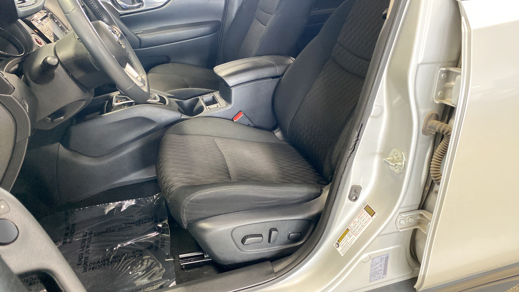 Used 2017 Nissan Rogue SV FWD image 9