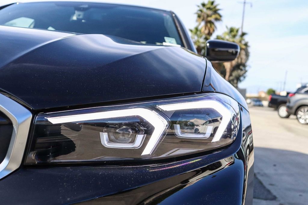 Used 2025 BMW 330i Sedan w/ Premium Package image 7