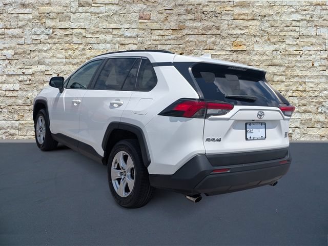 Used 2019 Toyota RAV4 XLE w/ Convenience Package FWD image 3