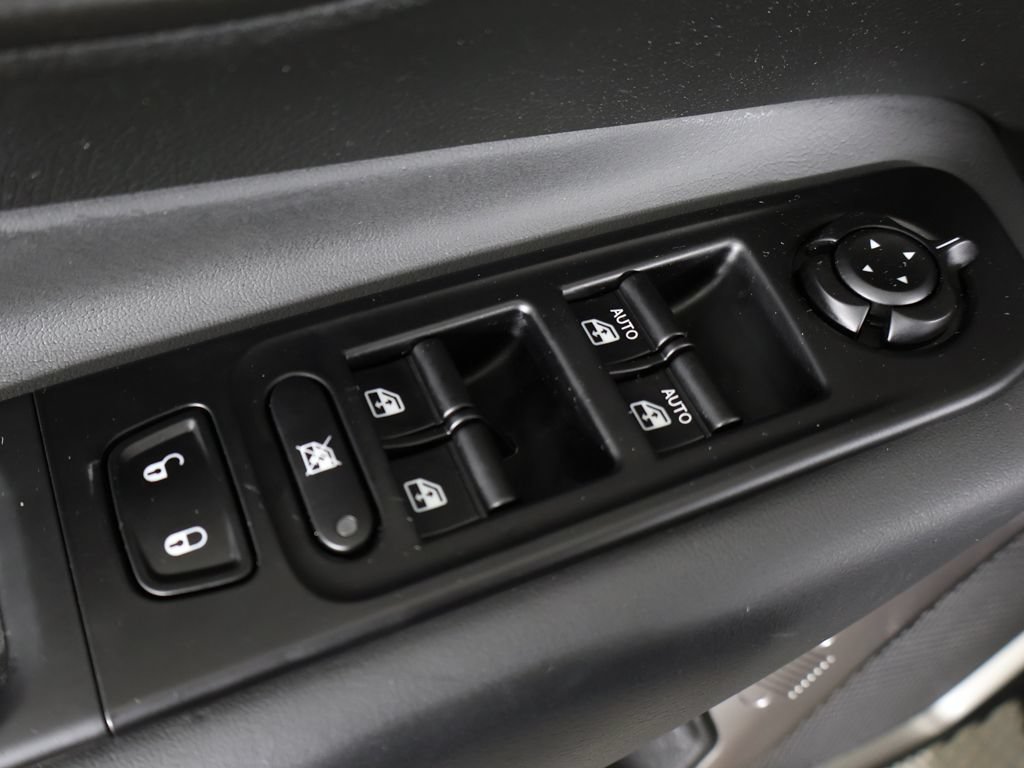 Used 2023 Jeep Renegade Latitude AWD/4WD image 35