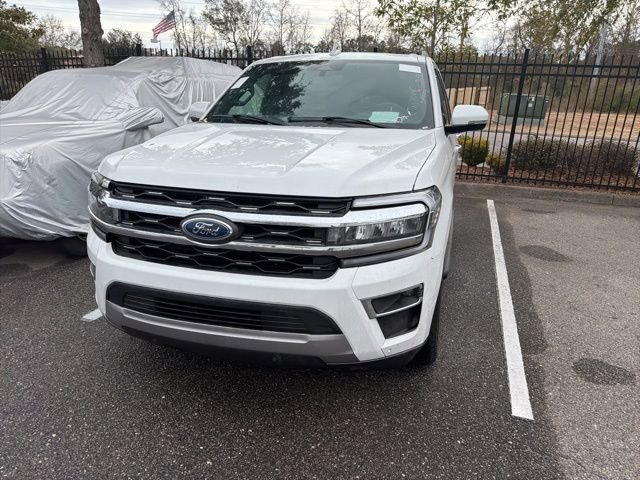 Used 2024 Ford Expedition Limited image 11