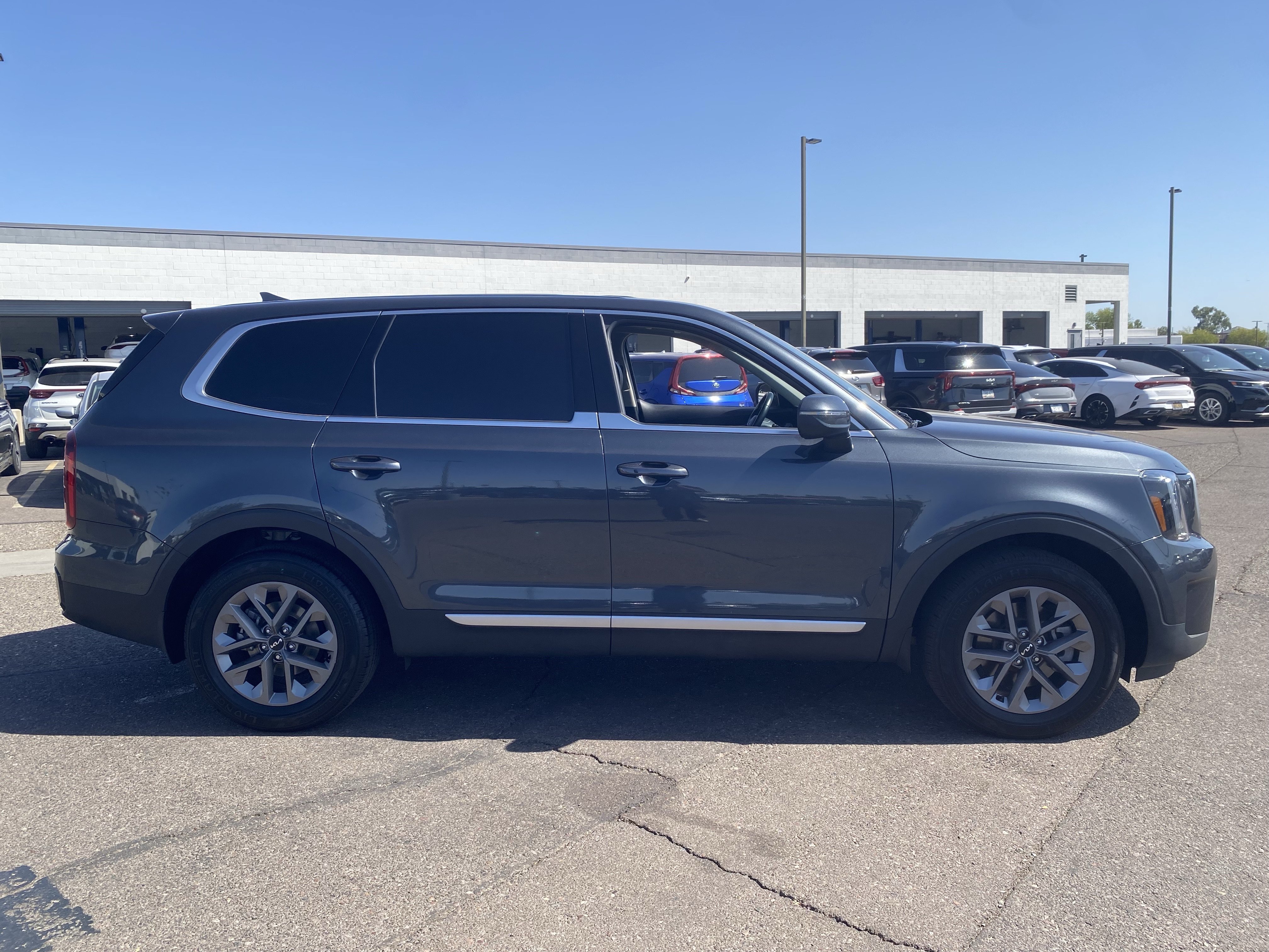 Certified 2024 Kia Telluride LX FWD image 6