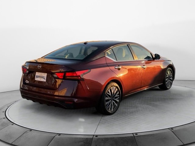Used 2024 Nissan Altima 2.5 SV image 3