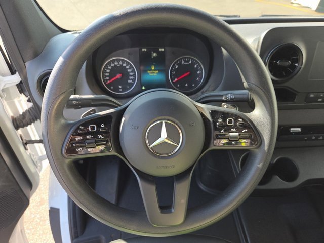Used 2023 Mercedes-Benz Sprinter 2500 image 4