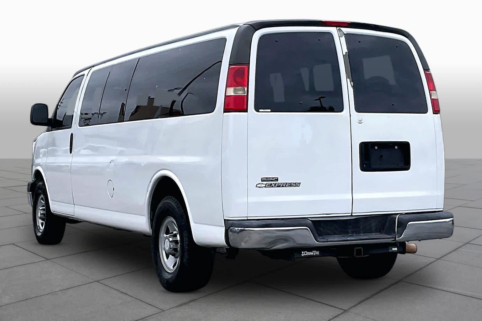 Used 2007 Chevrolet Express 3500 Extended Passenger w/ LT Preferred Equipment Group RWD image 10
