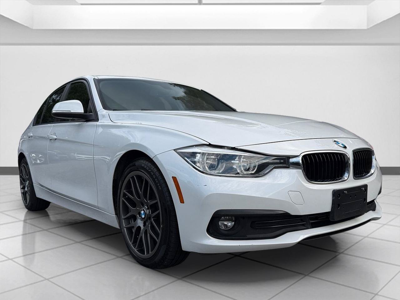 Used 2018 BMW 320i xDrive Sedan AWD/4WD image 7