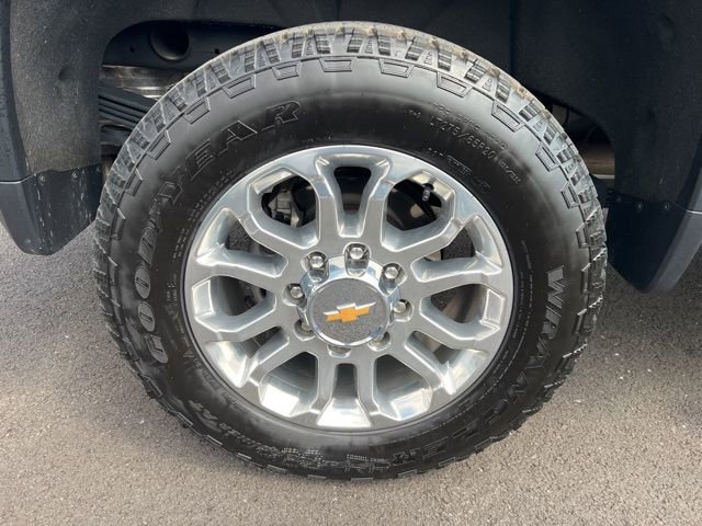 Used 2025 Chevrolet Silverado 2500 LTZ w/ LTZ Premium Package AWD/4WD image 39