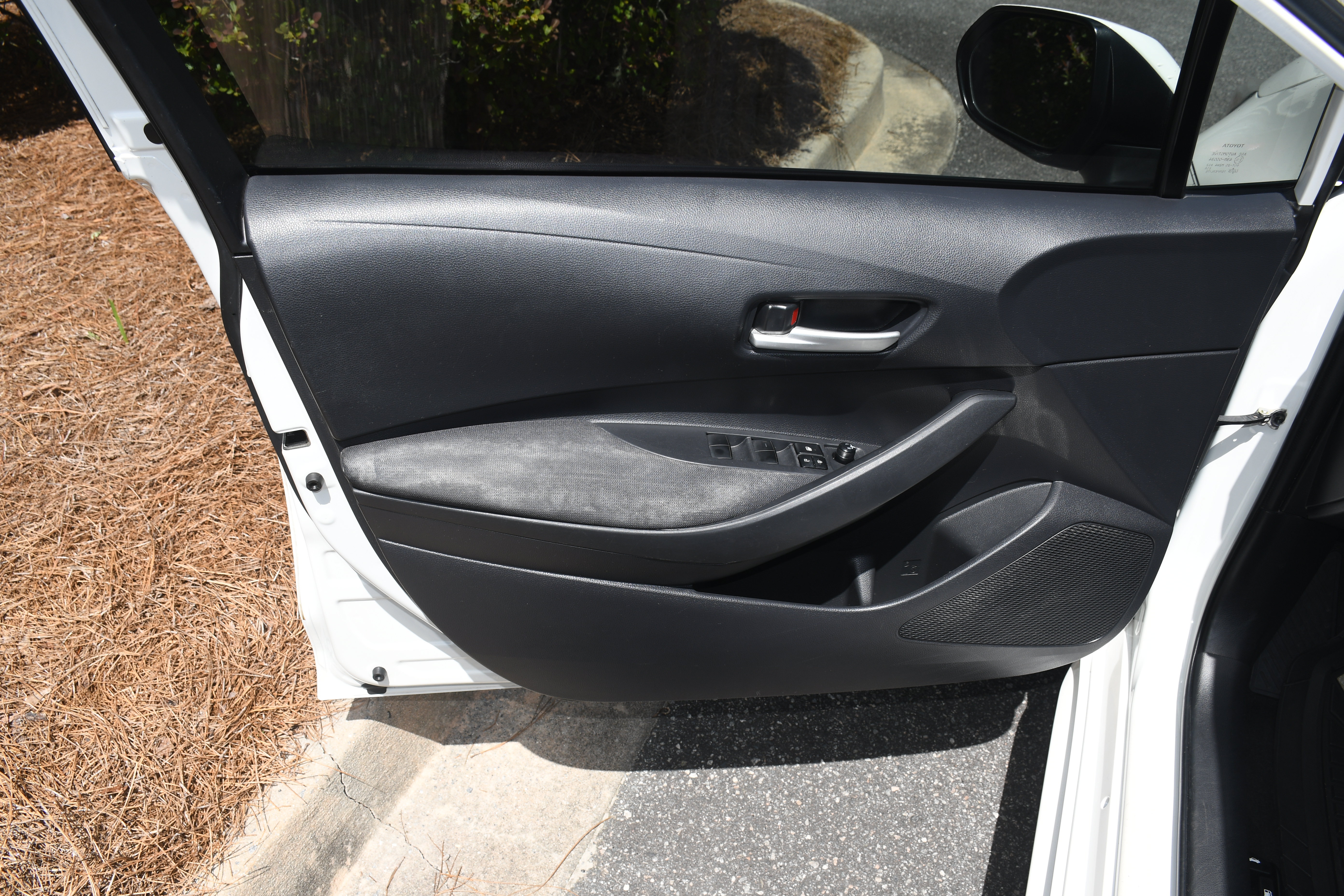 Used 2020 Toyota Corolla LE FWD image 9