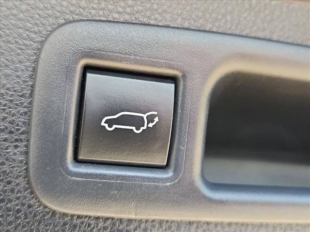 Used 2023 Toyota Highlander XLE AWD/4WD image 7