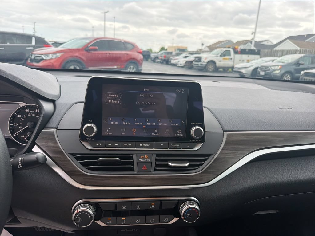 Used 2025 Nissan Altima 2.5 SV FWD image 31