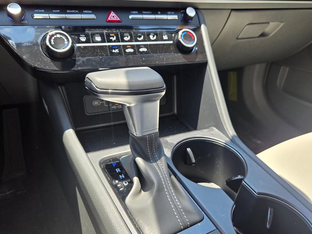 Used 2025 Hyundai Sonata SE FWD image 19
