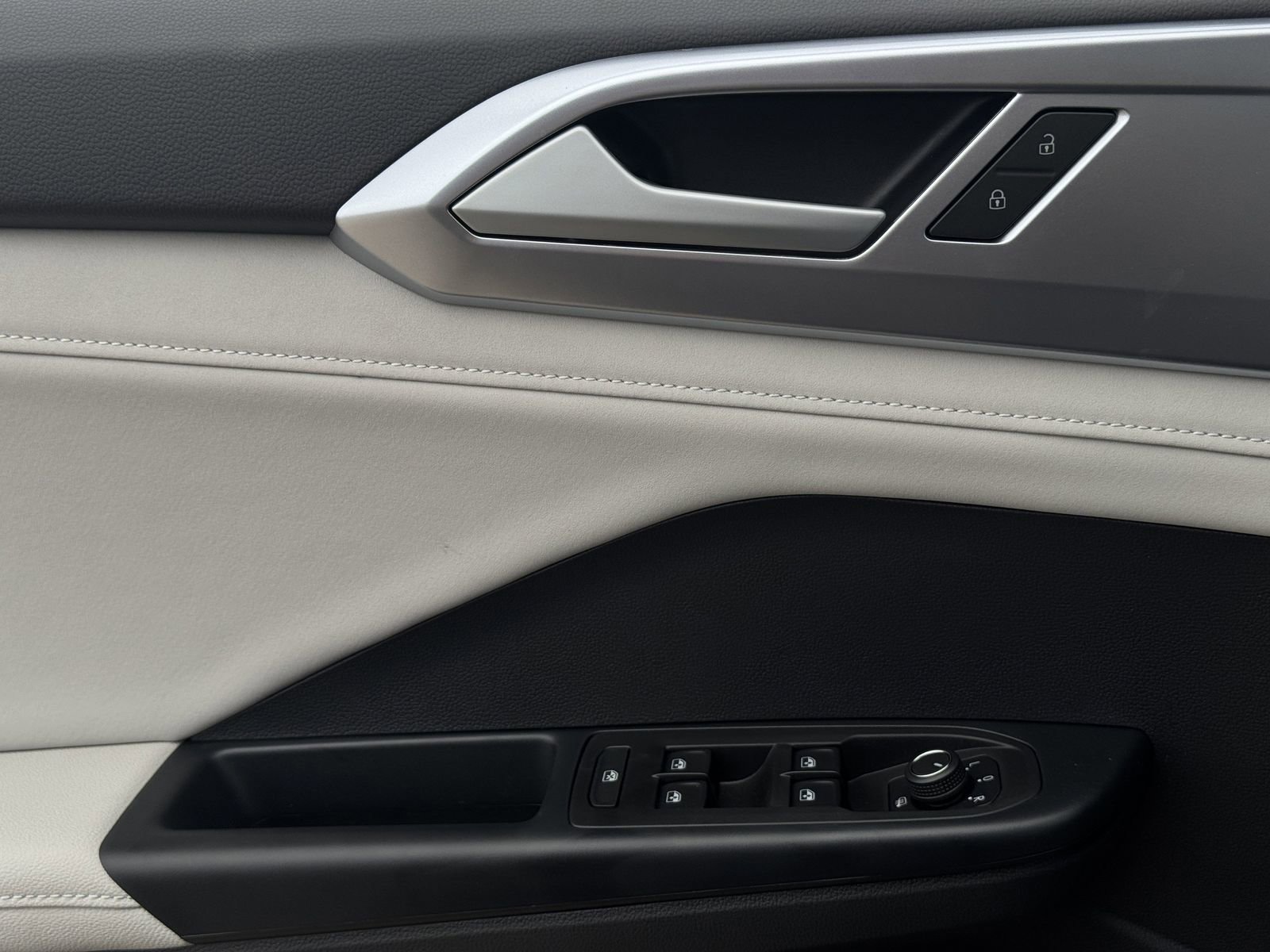 New 2026 Volkswagen Taos SE FWD image 23