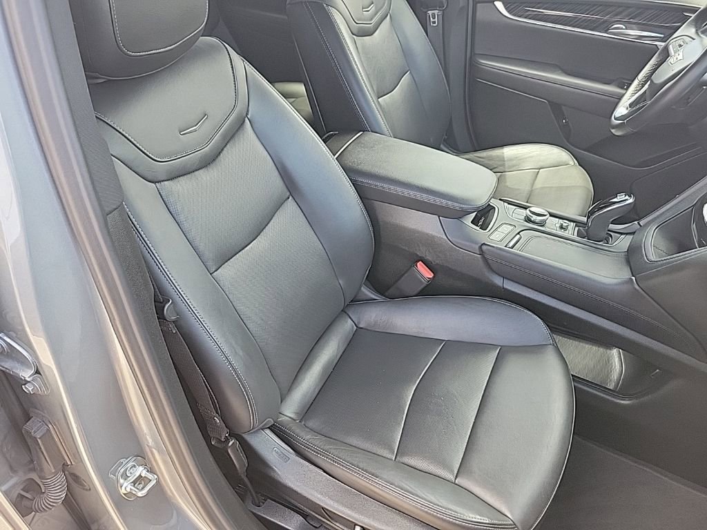 Used 2025 Cadillac XT6 Premium Luxury FWD image 41