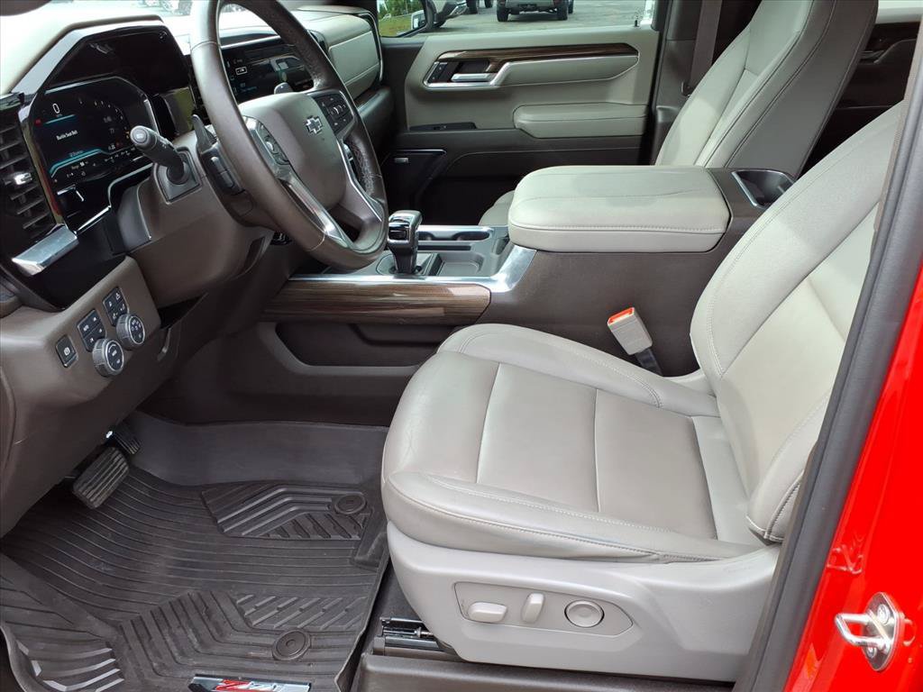Used 2024 Chevrolet Silverado 1500 LT Trail Boss w/ LT Trail Boss Premium Package AWD/4WD image 10