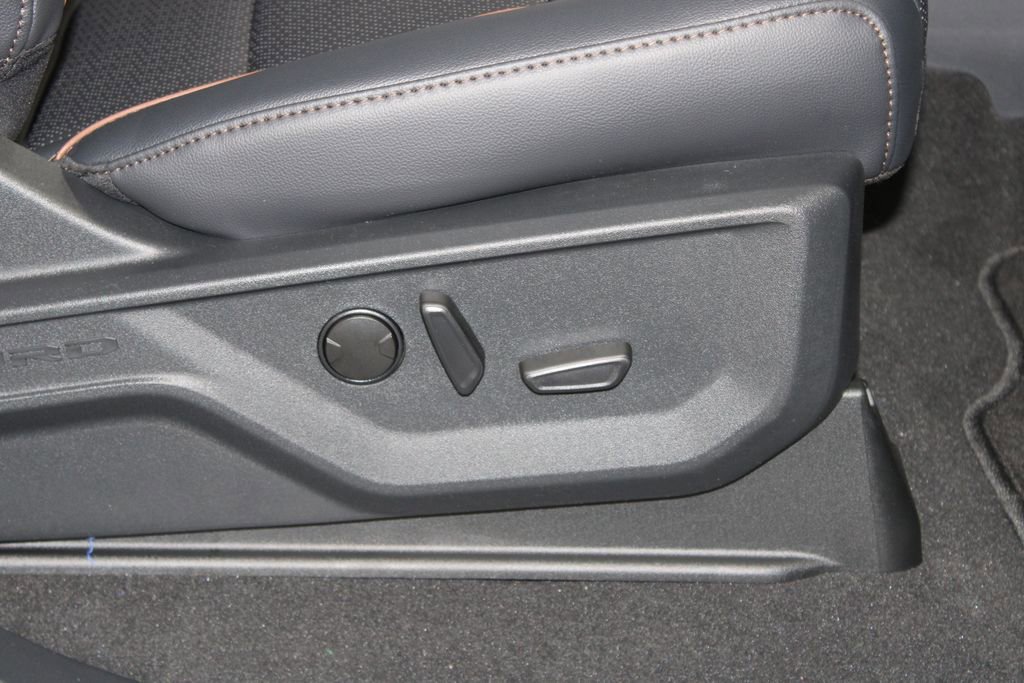 New 2026 Ford F250 Lariat w/ Black Appearance Package image 28