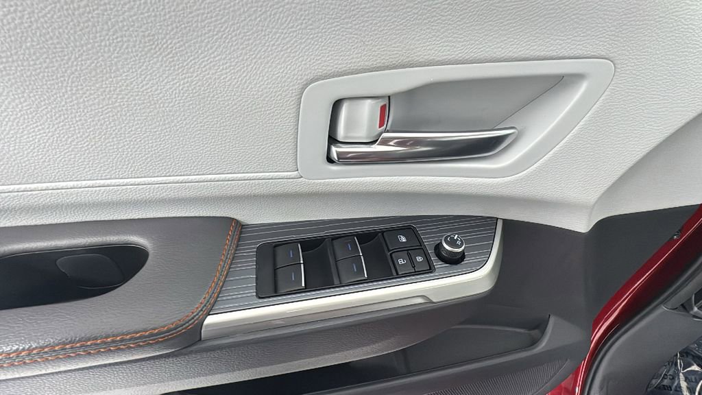 Used 2023 Toyota Sienna XSE image 21