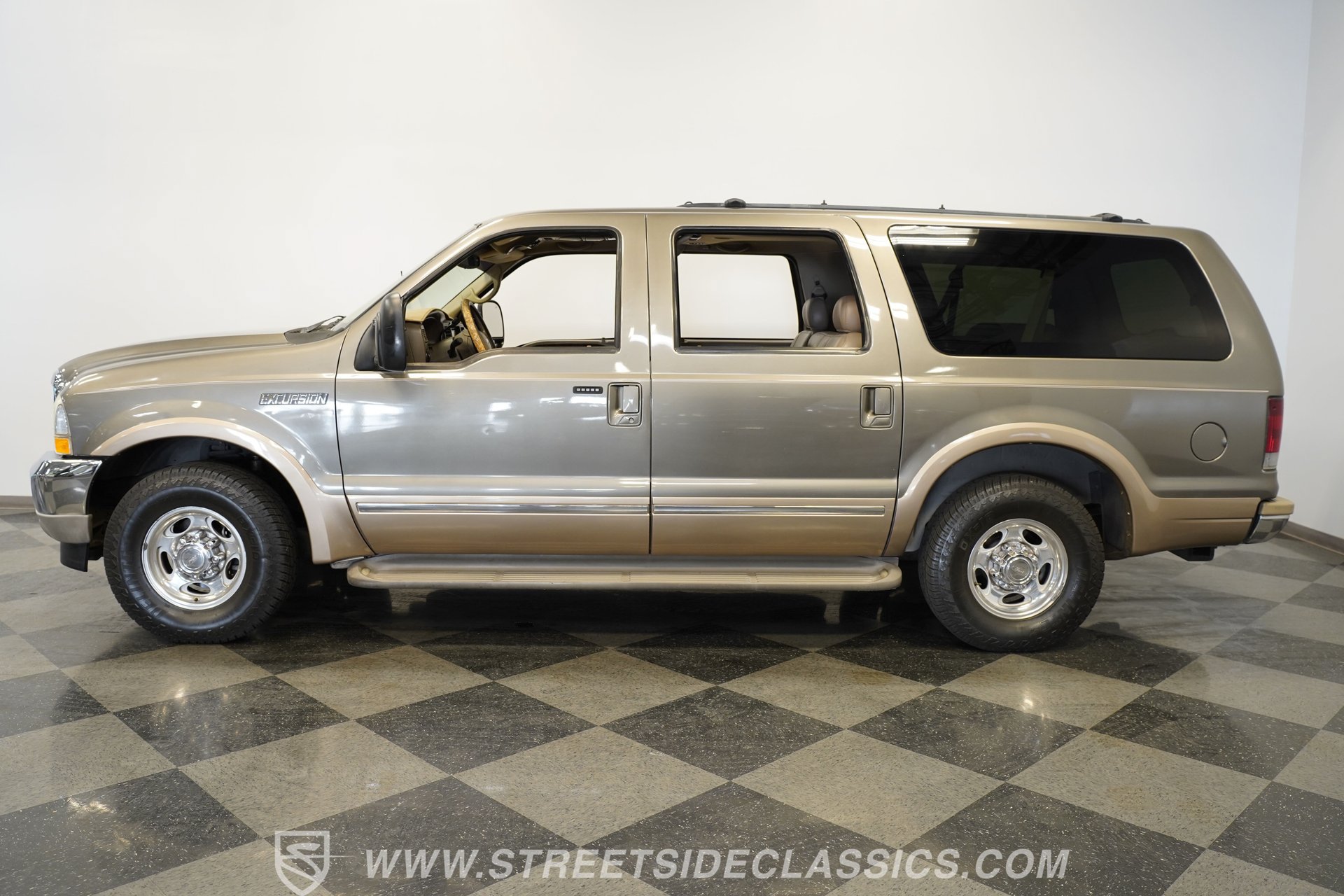 Used 2002 Ford Excursion Limited RWD image 2