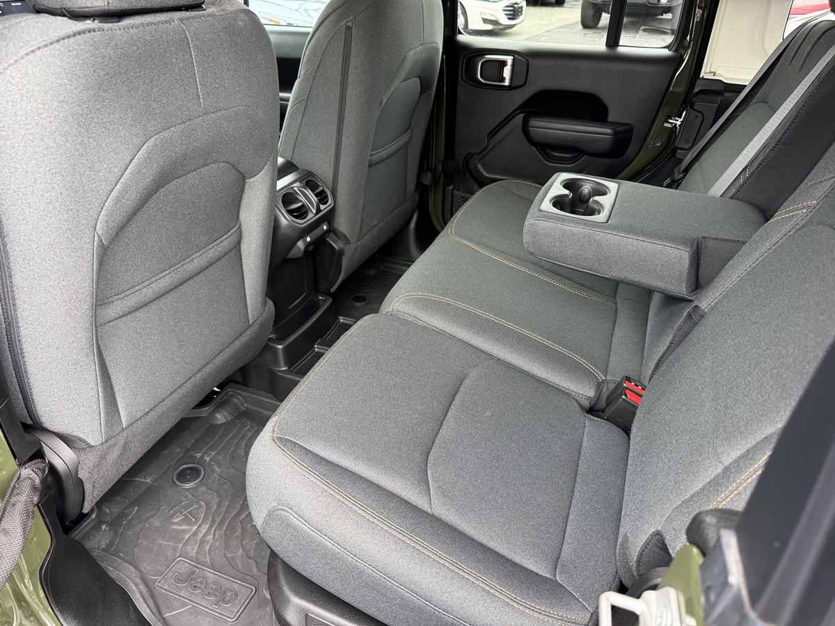 Used 2024 Jeep Wrangler Unlimited AWD/4WD image 24