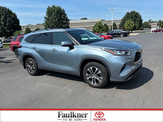 Certified 2020 Toyota Highlander XLE AWD/4WD image 3
