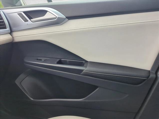 Used 2025 Volkswagen Taos SE FWD image 26