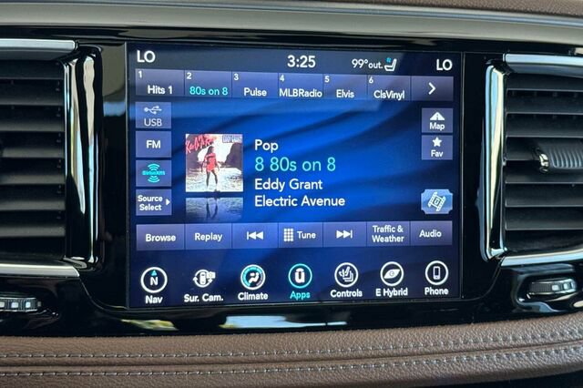 Used 2019 Chrysler Pacifica Limited w/ Advanced Safetytec Group FWD image 17